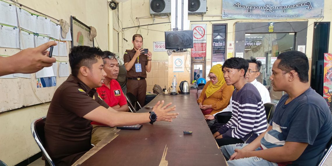 Kejari Tanjung Perak Restorative Justice Kasus Pencurian Tas dan Uang Rp 50 ribu Dalam Jok Sepeda Motor