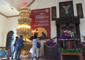 Pohon Natal di GKJW Jombang Terbuat dari Batang Lidi, Ini Maknanya