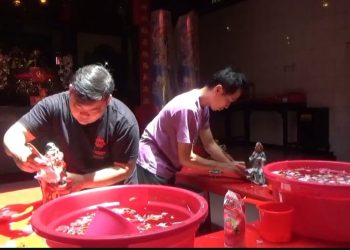 Jelang Imlek, Klenteng Boo Hway Bio Mandikan Patung Dewa dan Eyang Jugo