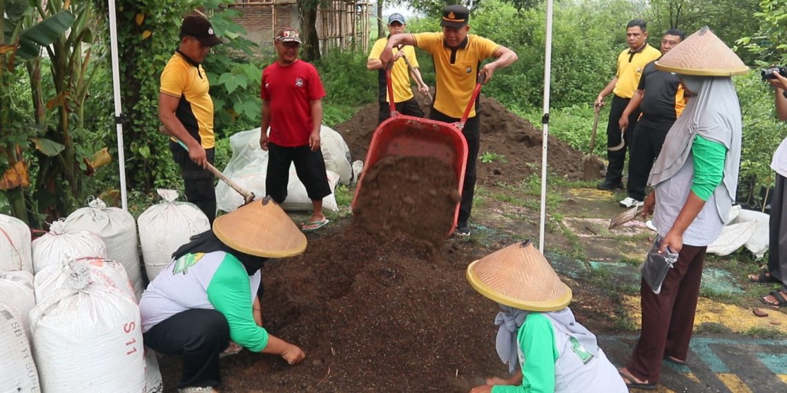 Sinergi Polsek kedungwaru dan Pemerintah Desa Winong, Dukung Program Pekarangan Pangan Bergizi