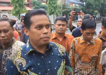 Viral Geruduk Kantor Camat Asemrowo, Berujung Laporan Polisi