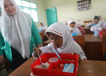 Ribuan Porsi MBG Disiapkan SPPG Fatayat NU untuk Pelajar di Jombang