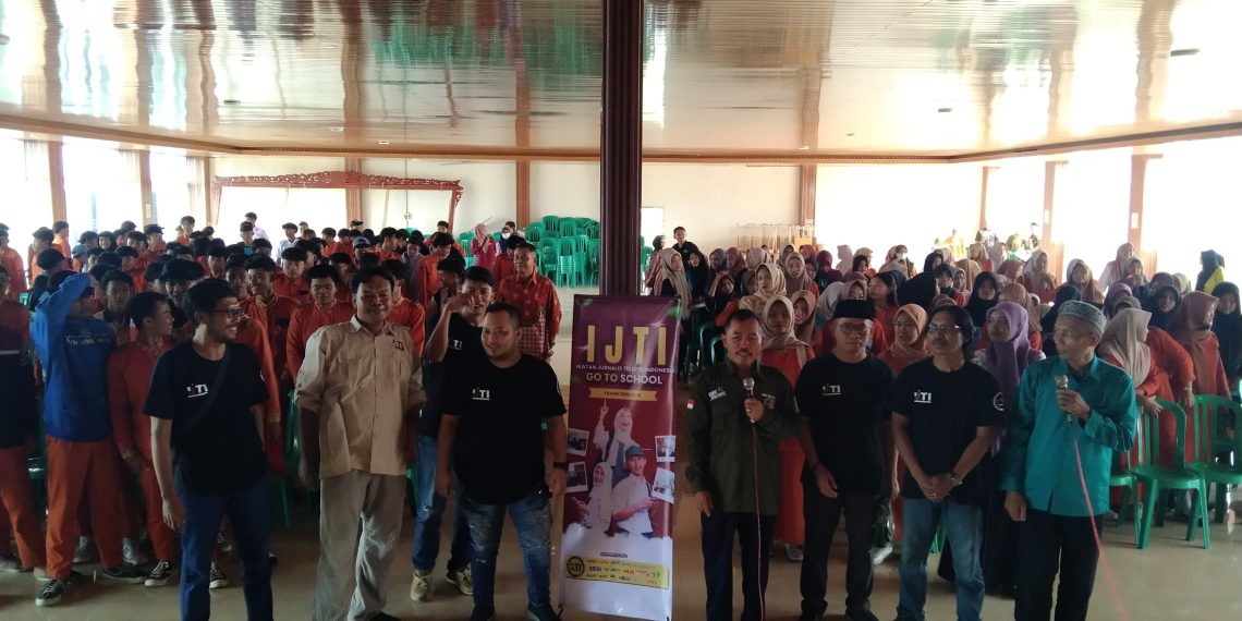 IJTI Korda Majapahit Go to School, Edukasi Pelajar Kinerja Jurnalis Televisi 14 IJTI Korda Majapahit Go to School, Edukasi Pelajar Kinerja Jurnalis Televisi