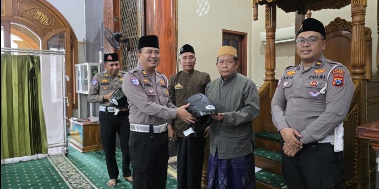 Penyuluhan Safety Road Lewat Tausiyah, Cara Baru Ditlantas Polda Jatim Saat Ramadhan 12 Penyuluhan Safety Road Lewat Tausiyah, Cara Baru Ditlantas Polda Jatim Saat Ramadhan