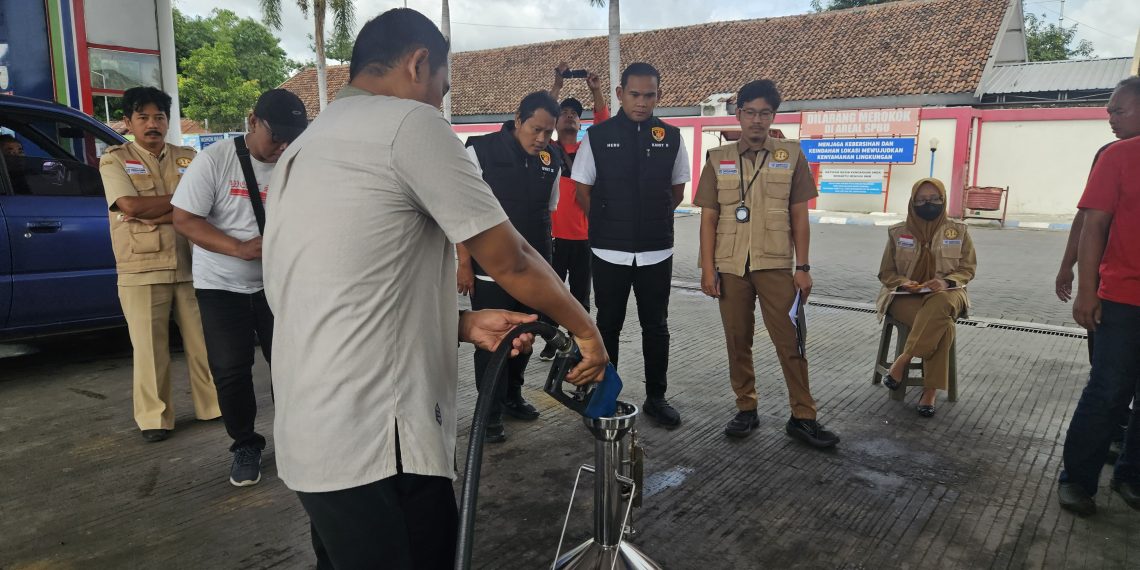Satgas BBM Polres Jombang bersama UPT Metrologi dan Pertamina Lakukan Pengecekan SPBU
