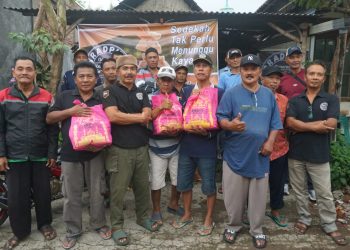 Bulan Suci Ramadhan, Bradpitt Bagikan Ratusan Paket Sembako untuk Warga Mojoagung