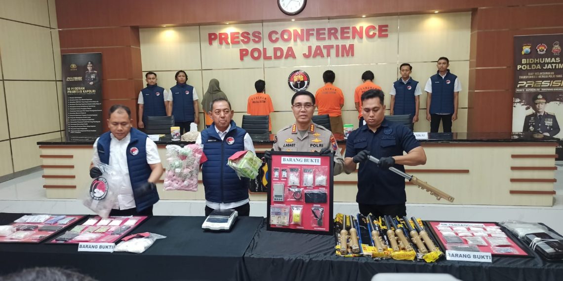 Polda Jatim gelar barang bukti narkoba jaringan Malaysia di Mapolda Jatim.