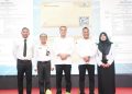 dr Dito Oktawijaya Pratama, Sp.OG (paling kiri) bersama Wali Kota Surabaya Eri Cahayadi.