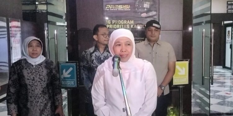 Khofifah Berganti Pakaian, Setelah Diperiksa KPK Selama 8 Jam Terkait Korupsi Dana Hibah di Jatim