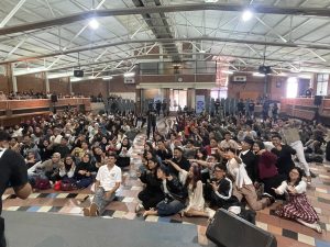 Antusiasme peserta audisi Indonesian Idol di Surabaya sangat tinggi.