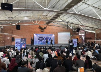 Peserta audisi Indonesian Idol XIV 2025, unjuk kebolehan olah vokal di Universitas Katolik Widya Mandala Surabaya, Sabtu (13/09/25).