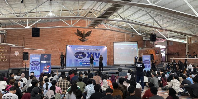 Peserta audisi Indonesian Idol XIV 2025, unjuk kebolehan olah vokal di Universitas Katolik Widya Mandala Surabaya, Sabtu (13/09/25).