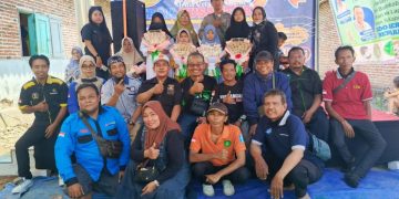 KOMPAK : Anggota Media Gerak Nusantara berfoto bersama.