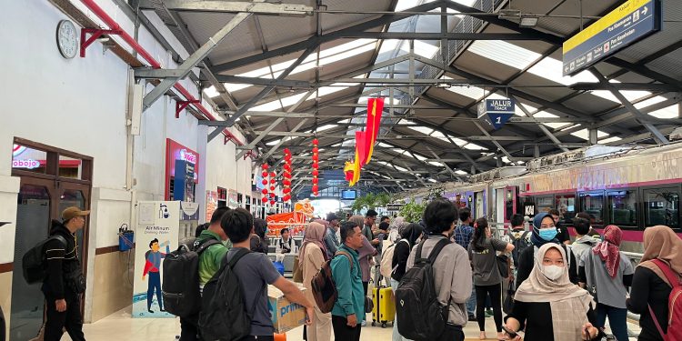 Libur Imlek 2026, Lebih dari 60 Ribu Tiket KA di Daop 8 Surabaya Sudah Terjual