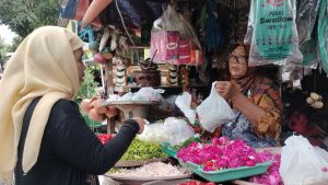 Menjaga Bakti, Menghidupkan Rezeki: Potret Tradisi Nyekar yang Masih Kokoh di Era Modern 15 IMG20260217151116