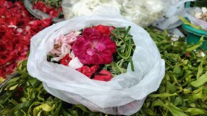 Menjaga Bakti, Menghidupkan Rezeki: Potret Tradisi Nyekar yang Masih Kokoh di Era Modern 16 IMG20260217151914