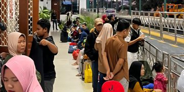 Membludak! 156 Ribu Lebih Warga Gunakan Commuter Line Surabaya di Momen Libur Panjang