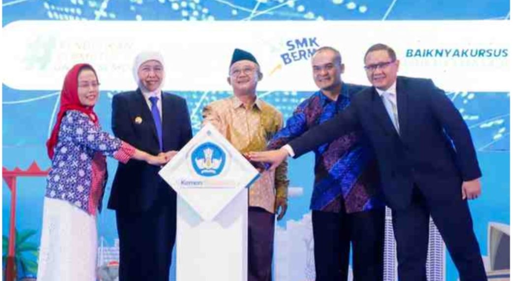 Siap Cetak Tenaga Kerja Global, (Kemendikdasmen) Abdul Mu'ti Bersama Gubernur Khofifah Lepas 3.600 Lulusan SMK/LPS ke Luar Negeri dan Luncurkan Program SMK 3+1 14 Siap Cetak Tenaga Kerja Global, (Kemendikdasmen) Abdul Mu’ti Bersama Gubernur Khofifah Lepas 3.600 Lulusan SMK/LPS ke Luar Negeri dan Luncurkan Program SMK 3+1