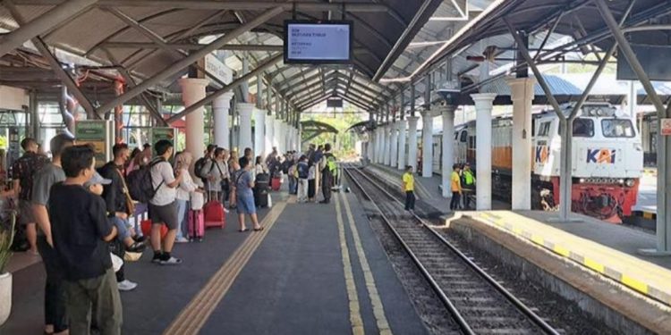 Libur sekolah, Daop 8 Surabaya Catat Kenaikan Penumpang hingga 21% atau Tembus 418.431 Orang