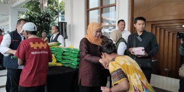 Khofifah Ingatkan Agar Masyarakat Agar mengibarkan Bendera Merah Putih Selama Bulan Agustus 2026 sebagai bentuk penghormatan terhadap perjuangan para pahlawan.