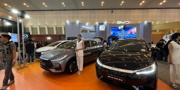 Dobrak Pasar Mobil Listrik Keluarga, BYD M6 EV Berteknologi EV dan DM, Resmi Mengaspal di Surabaya Rp 403 Juta