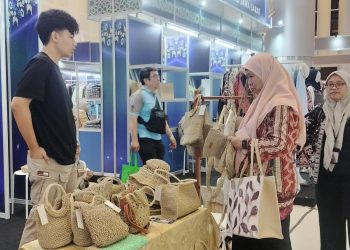 Berdayakan Puluhan Pengrajin Madura, UMKM Bina Bank Indonesia Tampilkan Produk Kerajinan Unggulan di Pameran Fesyar Jawa 2026 15 Berdayakan Puluhan Pengrajin Madura, UMKM Bina Bank Indonesia Tampilkan Produk Kerajinan Unggulan di Pameran Fesyar Jawa 2026