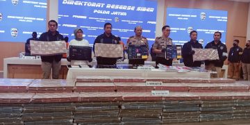 Polda Jatim Bongkar Penipuan Investasi Trading dan Kripto Internasional, Barang Bukti Uang 8,1 Triliun dari 77 Rekening Bank 1 Polda Jatim Bongkar Penipuan Investasi Trading dan Kripto Internasional, Barang Bukti Uang 8,1 Triliun dari 77 Rekening Bank
